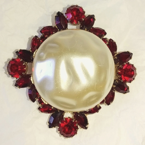BAROQUE FAUX PEARL & RED RHINESTONE BROOCH - Picture 6 of 6